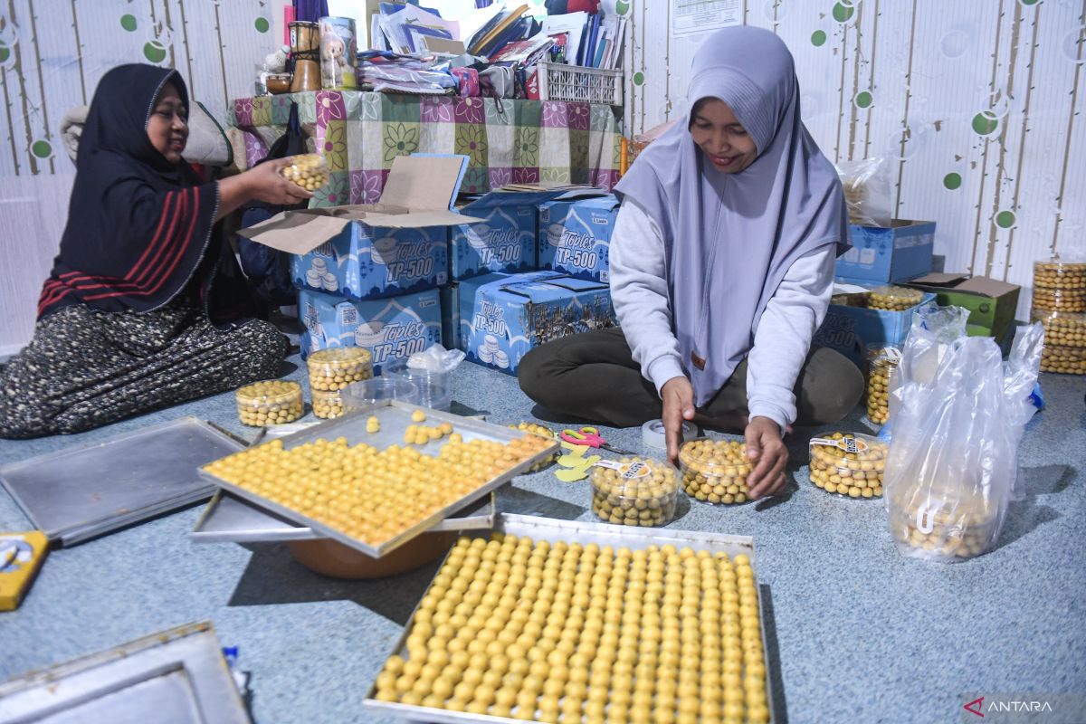 Industri-rumahan-kue-lebaran-di-Samarinda-20032025-MRH-3.jpg